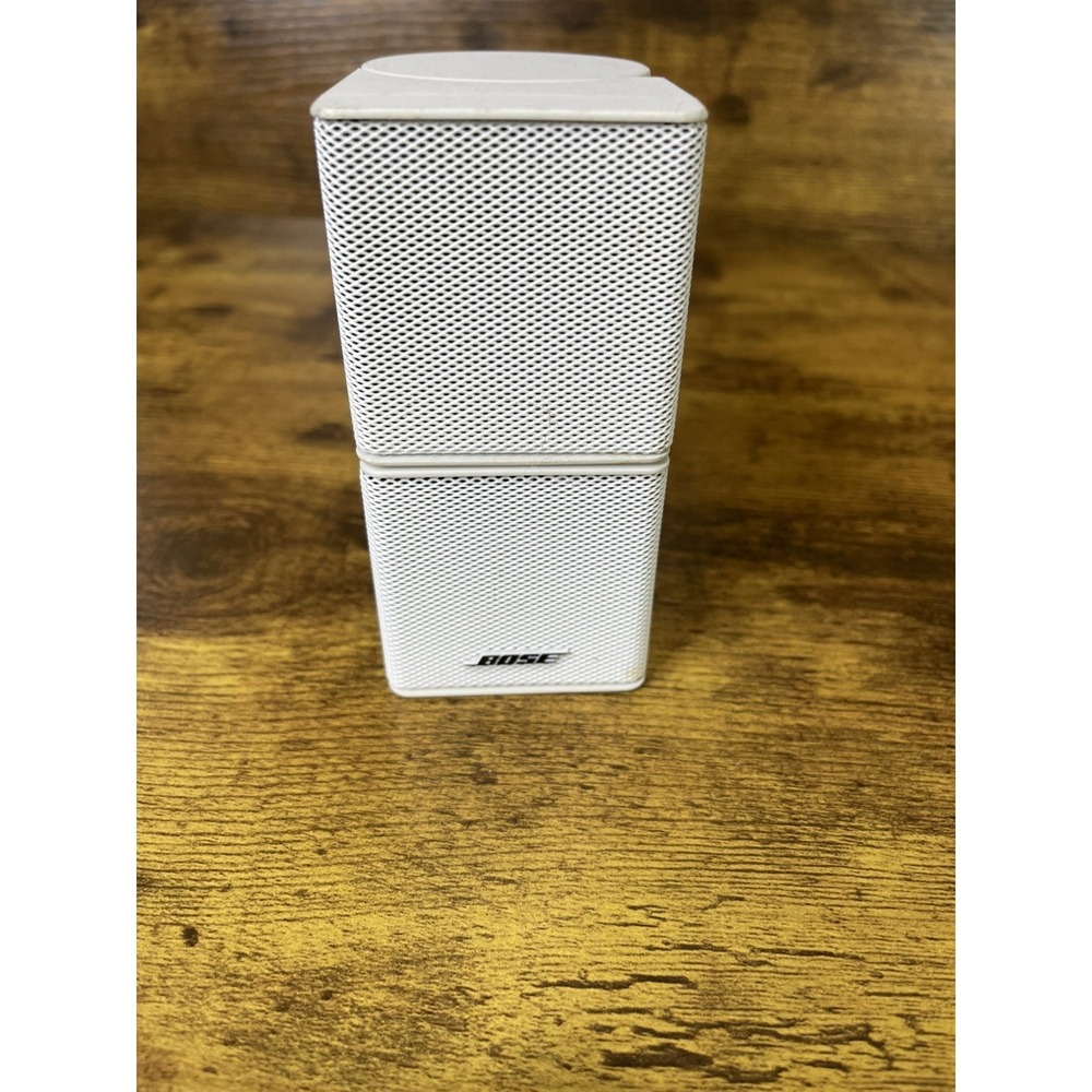 White Bose Double Cube‎ Speaker